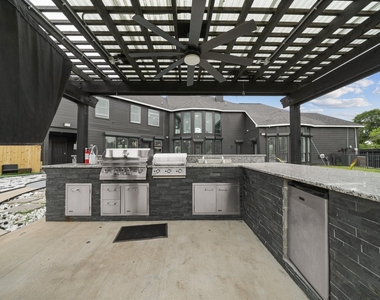 2027 Cullen Boulevard - Photo Thumbnail 40