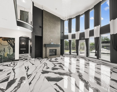 2027 Cullen Boulevard - Photo Thumbnail 6