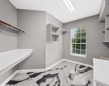 2027 Cullen Boulevard - Photo Thumbnail 28