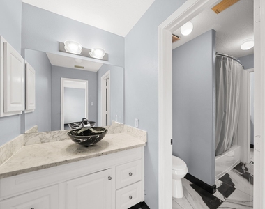 2027 Cullen Boulevard - Photo Thumbnail 32