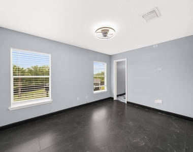 2027 Cullen Boulevard - Photo Thumbnail 31