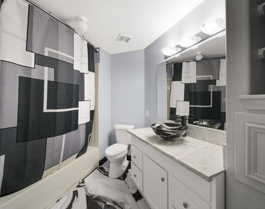 2027 Cullen Boulevard - Photo Thumbnail 35