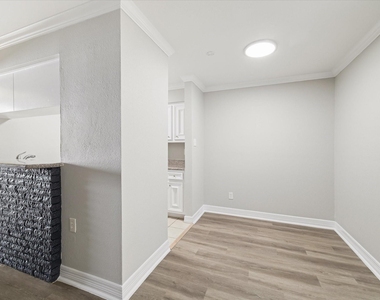201 Emerson Street - Photo Thumbnail 4