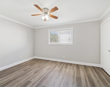 201 Emerson Street - Photo Thumbnail 6
