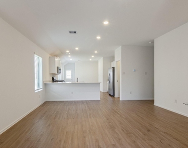 1950 Barrett Gables Drive - Photo Thumbnail 5