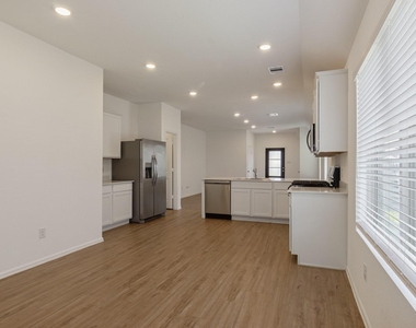 1950 Barrett Gables Drive - Photo Thumbnail 6