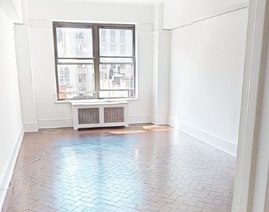 West 73rd Street - Photo Thumbnail 3