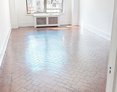 West 73rd Street - Photo Thumbnail 4