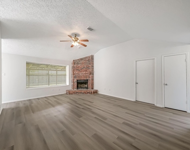 16897 Blue Jay Street - Photo Thumbnail 8