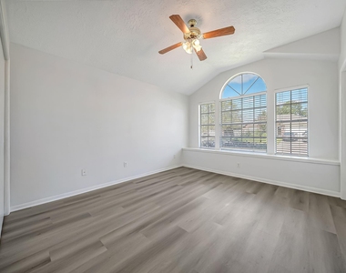 16897 Blue Jay Street - Photo Thumbnail 11