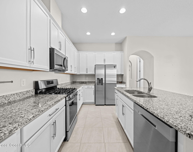 8008 Gullen Drive - Photo Thumbnail 6