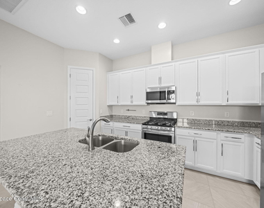 8008 Gullen Drive - Photo Thumbnail 5