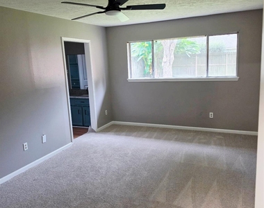 6215 Bankside Drive - Photo Thumbnail 12