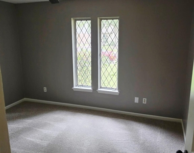 6215 Bankside Drive - Photo Thumbnail 8