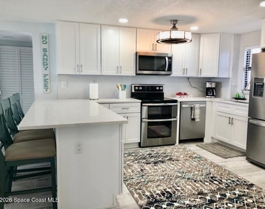 7520 Ridgewood Avenue - Photo Thumbnail 3