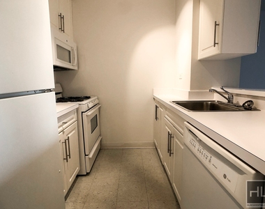East 71st Street - Photo Thumbnail 3