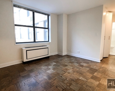 East 71st Street - Photo Thumbnail 2
