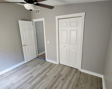 6026 Missouri Avenue - Photo Thumbnail 11