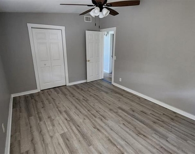 6026 Missouri Avenue - Photo Thumbnail 4
