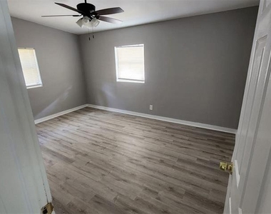 6026 Missouri Avenue - Photo Thumbnail 2