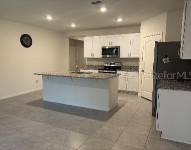 526 Anne Street - Photo Thumbnail 3