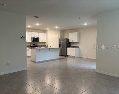 526 Anne Street - Photo Thumbnail 4