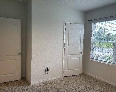 526 Anne Street - Photo Thumbnail 15