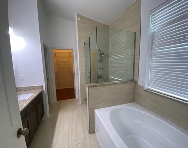 11744 Holly Creek Drive - Photo Thumbnail 21