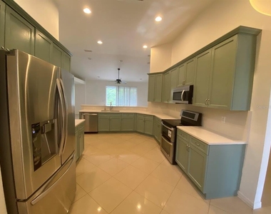 11744 Holly Creek Drive - Photo Thumbnail 12