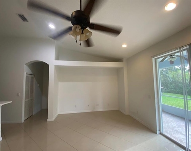 11744 Holly Creek Drive - Photo Thumbnail 5