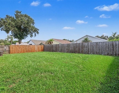 517 Greg Street - Photo Thumbnail 4