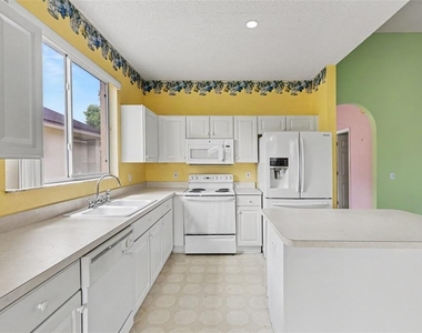 517 Greg Street - Photo Thumbnail 9