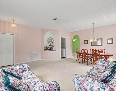 517 Greg Street - Photo Thumbnail 6