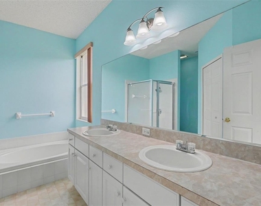 517 Greg Street - Photo Thumbnail 19