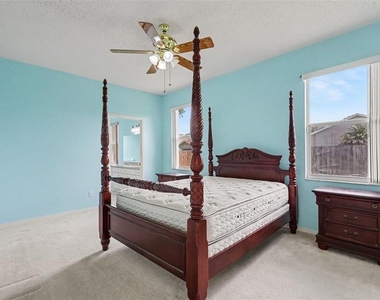 517 Greg Street - Photo Thumbnail 17
