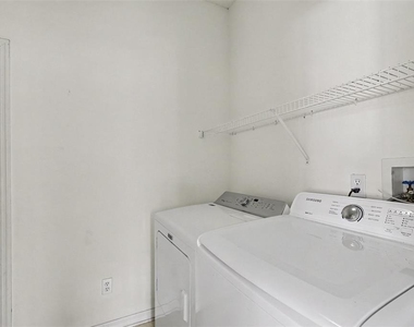 517 Greg Street - Photo Thumbnail 14