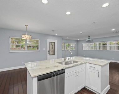 1520 S Church Avenue - Photo Thumbnail 8