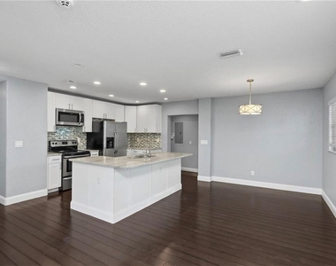 1520 S Church Avenue - Photo Thumbnail 12