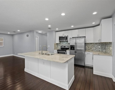 1520 S Church Avenue - Photo Thumbnail 4