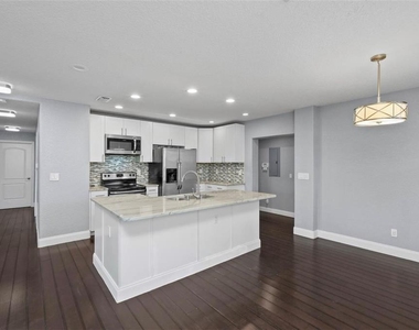 1520 S Church Avenue - Photo Thumbnail 13