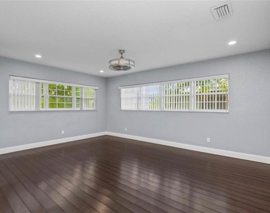1520 S Church Avenue - Photo Thumbnail 10
