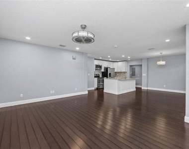 1520 S Church Avenue - Photo Thumbnail 11