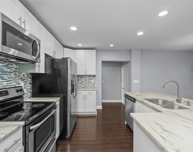 1520 S Church Avenue - Photo Thumbnail 6