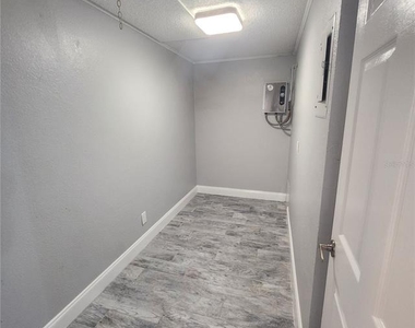 1400 Strawberry Place - Photo Thumbnail 8