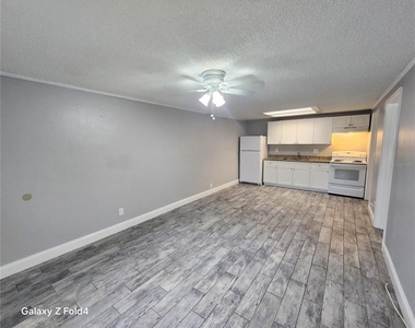 1400 Strawberry Place - Photo Thumbnail 3
