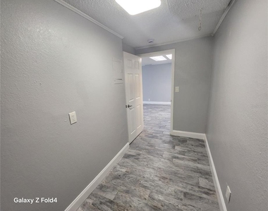 1400 Strawberry Place - Photo Thumbnail 9