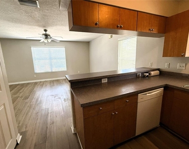 655 3rd Avenue N - Photo Thumbnail 5