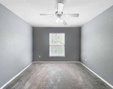 10209 Courtney Palms Boulevard - Photo Thumbnail 17
