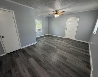 621 E Myrtle Street - Photo Thumbnail 1