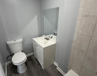 621 E Myrtle Street - Photo Thumbnail 4